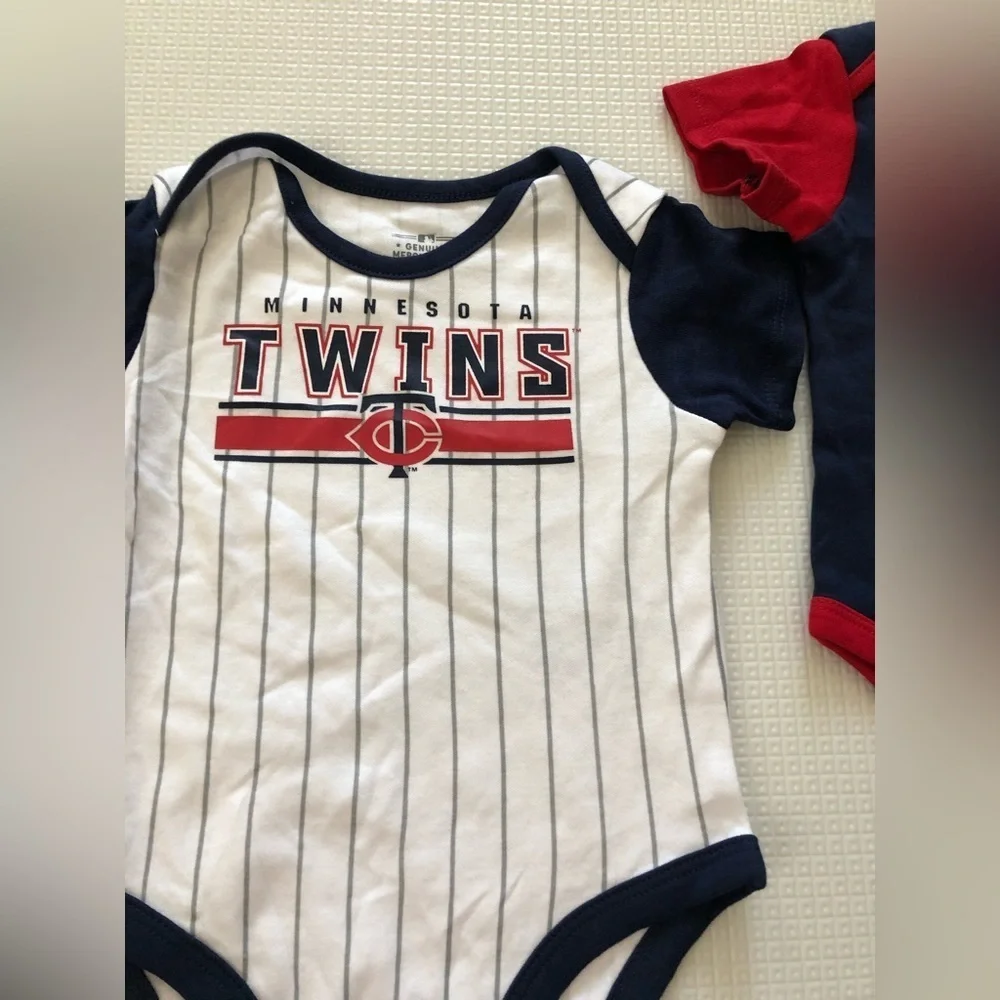 Genuine Merchandise|Minesota TWINS bundle of 2 bodysuit onesies in short sleeve•